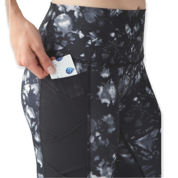 Lululemon Rise and Flow Pant (Full-On Luxtreme) - Picture 4 of 8